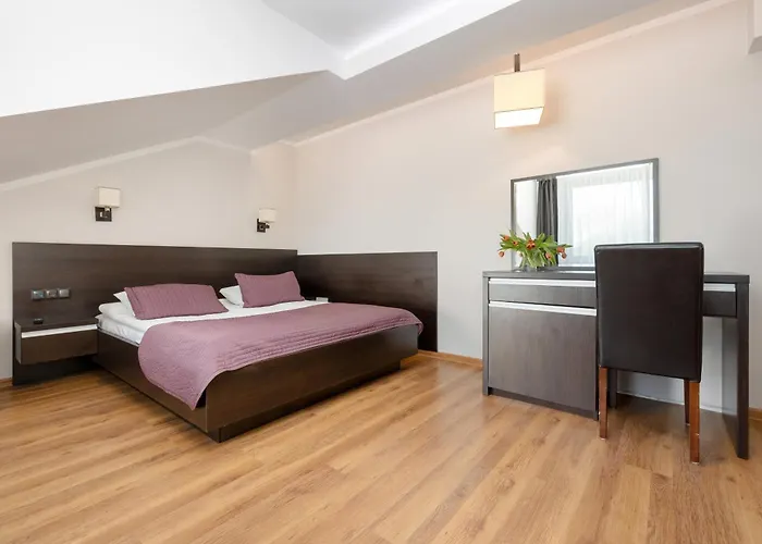 Alojamento de Acomodação e Pequeno-almoço Luna 3*